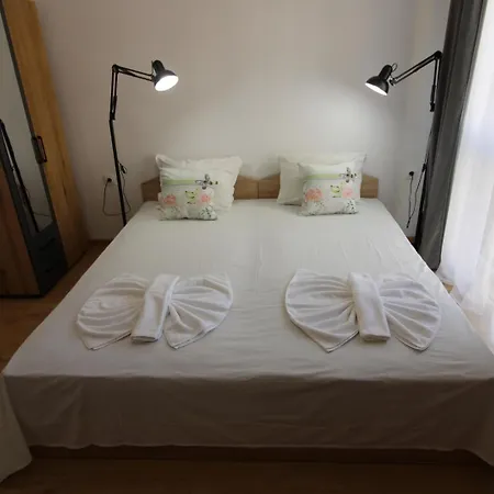 Menada Aphrodite Daire *