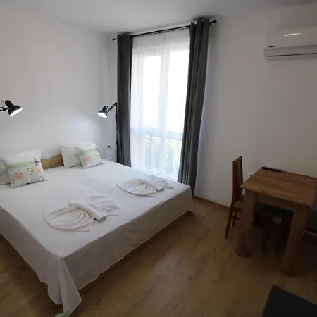 Menada Aphrodite Apartman *